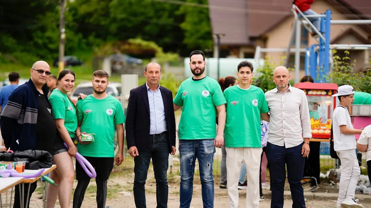 Membri ai echipei de animatori la un eveniment